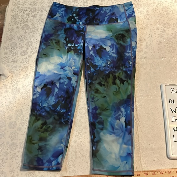 Athleta Capri leggings - Picture 4 of 6